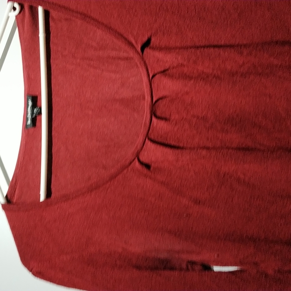 Le Chateau Dark Red round neck quarter sleeve Top size M - Picture 2 of 5